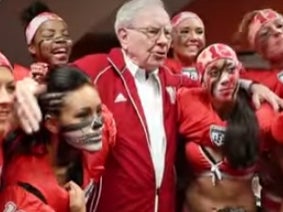 Billionaire Old Man Warren Buffet Loves Him Some Lingerie Football Action
