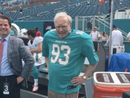 We All Agree That Warren Buffett Showing Up To The Dolphins Game In A Suh Jersey With Shoulder Pads Was One Of The Weirdest Things Ever, Right?