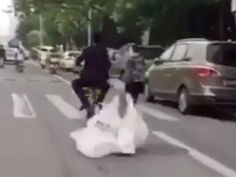 I Can't Fault This Chinese Groom For Continuing To Drive His Scooter After His New Bride Fell Off The Back