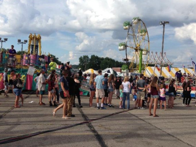 Sweet Corn Festival Ends Early After 70 Teenagers Erupt Into A Giant Brawl And Assault A Police Officer