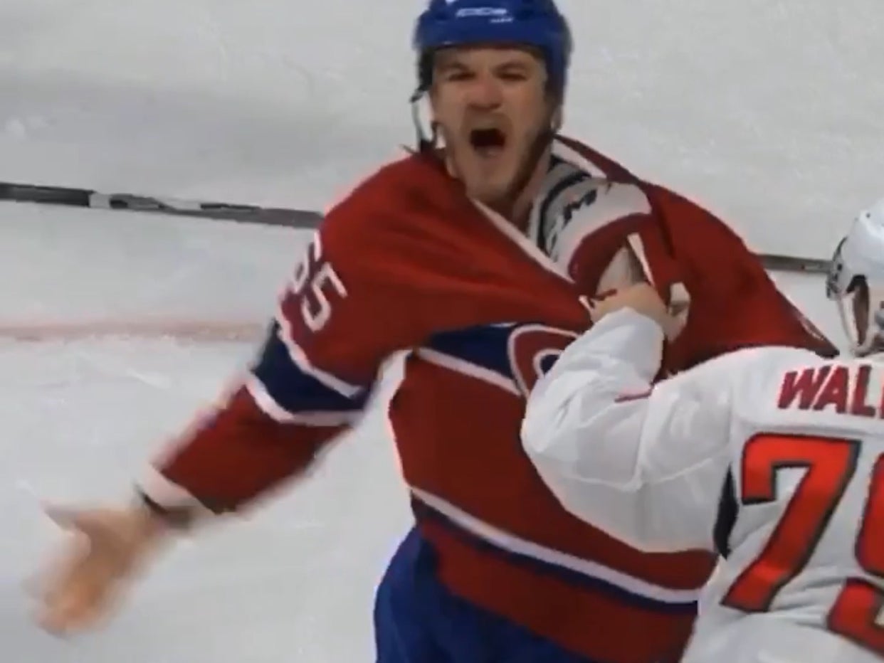 Andrew Shaw Pumping Up The Crowd While Fighting Is An All Time Savage Move