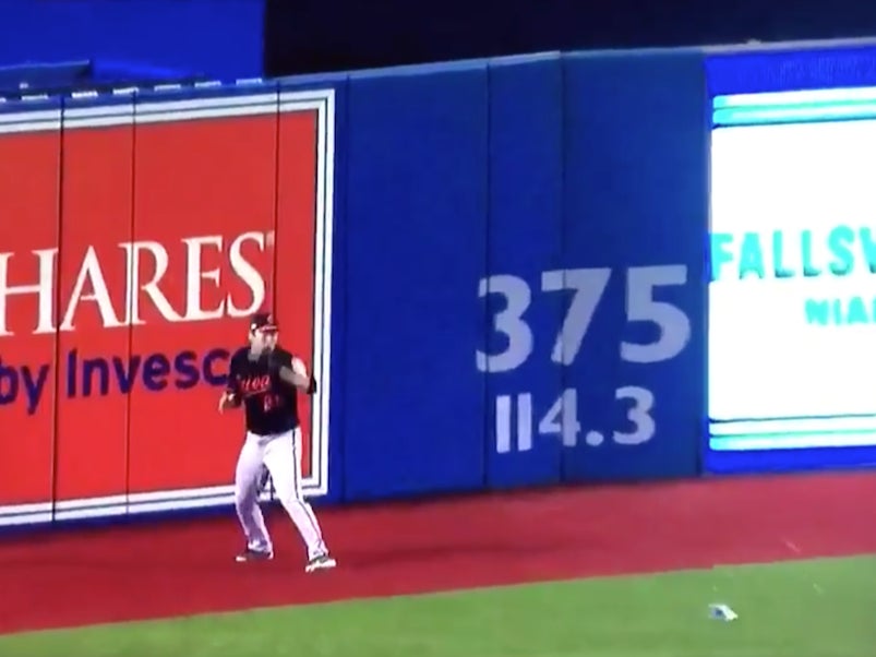 A Blue Jays Fan Threw A Beer Can At Hyun Soo Kim While He Was Trying To Catch A Fly Ball, Fans Yell Racial Slurs At O's Players