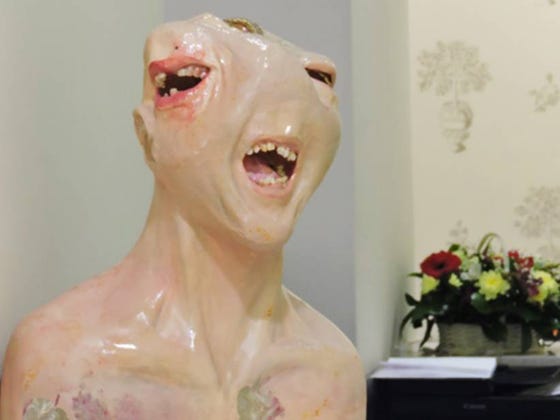 Dentist's Office In Florida Installed An Absolutely Terrifying Statue In Their Waiting Area