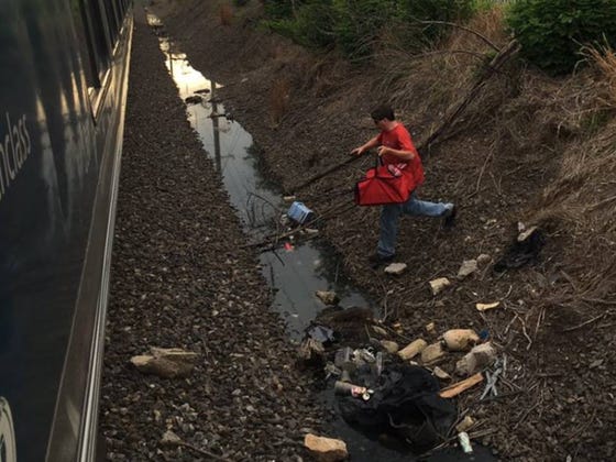 Shout Out To This Heroic Pizza Delivery Man For Getting Pizza To A Stalled Amtrak Train