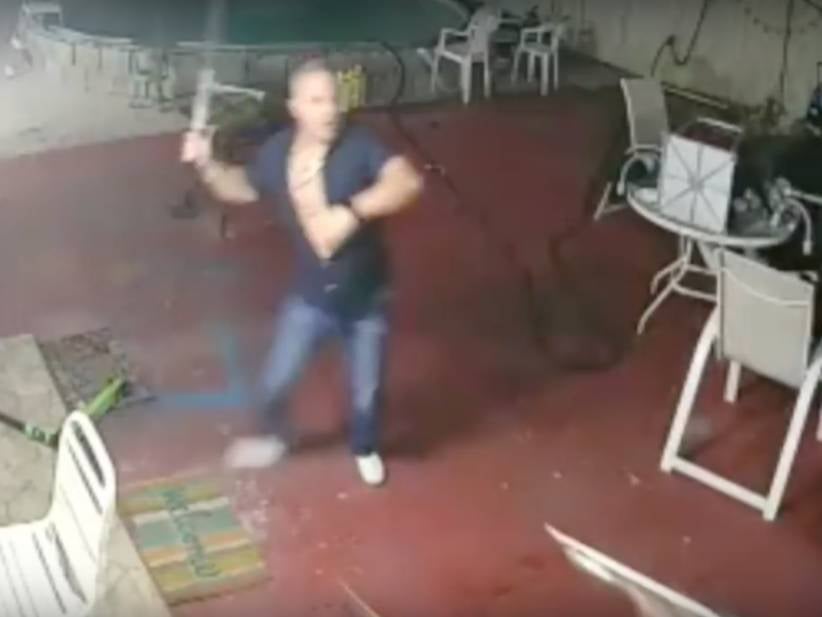 Dude Fights Off FIVE Armed Robbers With A Machete
