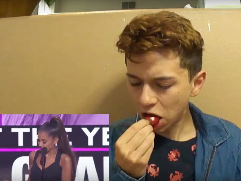 Dude Eats A Hot Pepper Every Time Ariana Grande Says "Um" During A Speech For Reasons Unknown