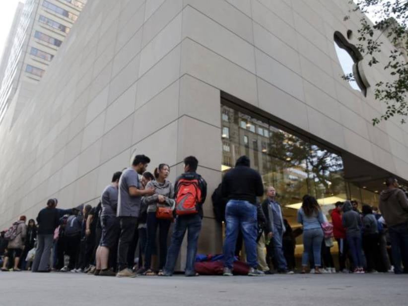 There's A New App That Allows You To Pay People To Wait In Line For You At The Apple Store