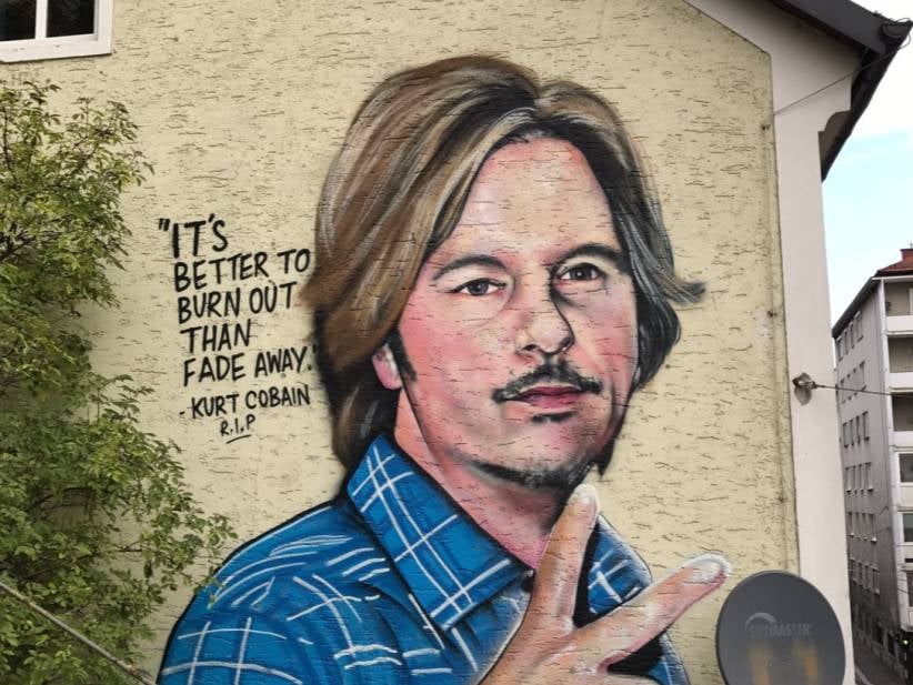 People (Including David Spade) Are Confused As To Why Someone Used A Picture Of David Spade When They Painted A Kurt Cobain Mural