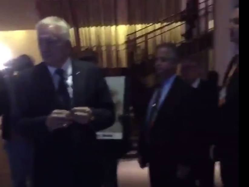 Jerry Jones Looks Insanely Uncomfortable When Confronted By A Protester In A Hotel Lobby