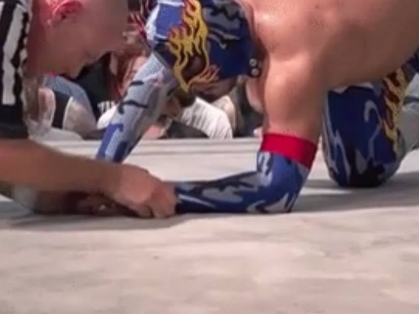 Watch This Referee Reset A Pro Wrestler's Broken Finger In The Middle Of A Match
