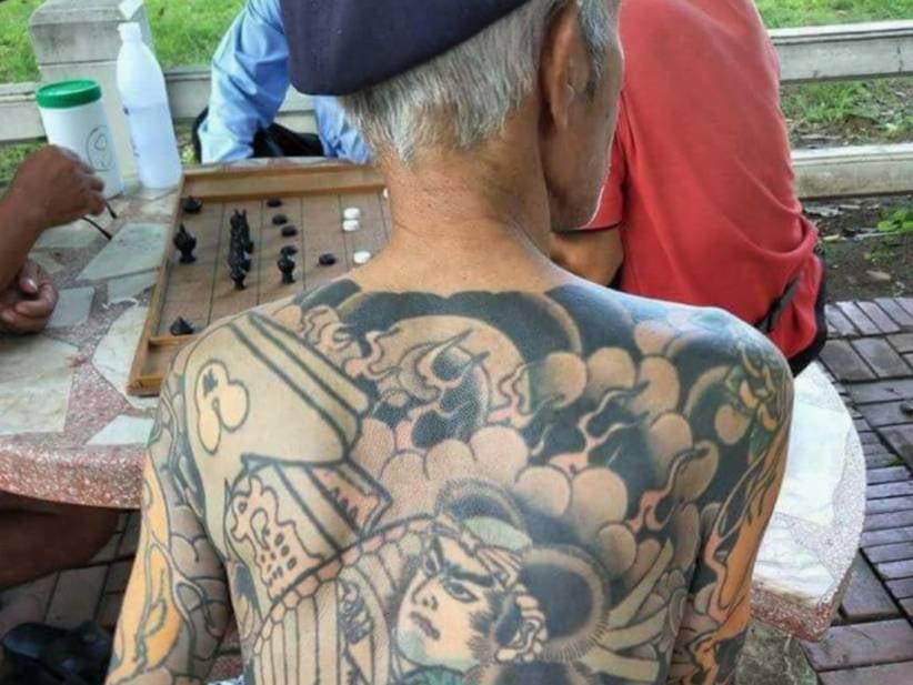 Old Man Playing Checkers In The Park Goes Viral For His Cool Tattoos - Turns Out He's A Yakuza Boss Who Has Been In Hiding For 15 Years