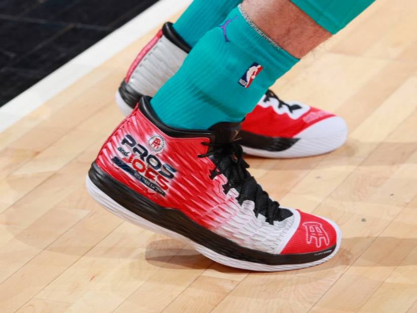 Frank Kaminsky Wearing The Barstool Logo On His Sneakers In An NBA Game Is Big Time