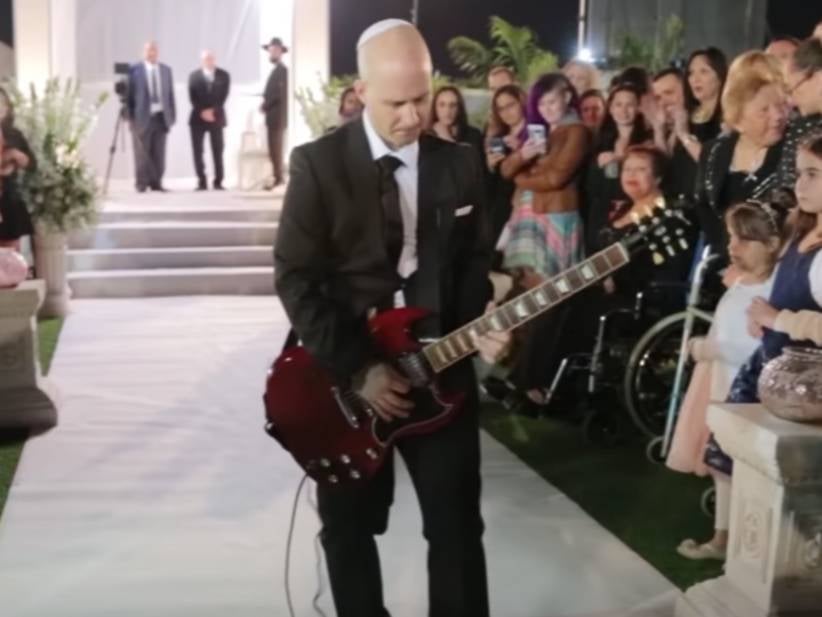 Dude Plays The ENTIRE (4 Minute Long) 'November Rain' Guitar Solo Before Walking Down The Aisle At His Wedding