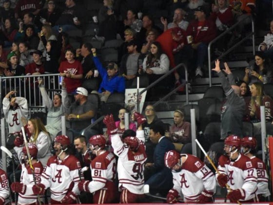 5 Colleges That Should Have Division 1 Hockey Programs