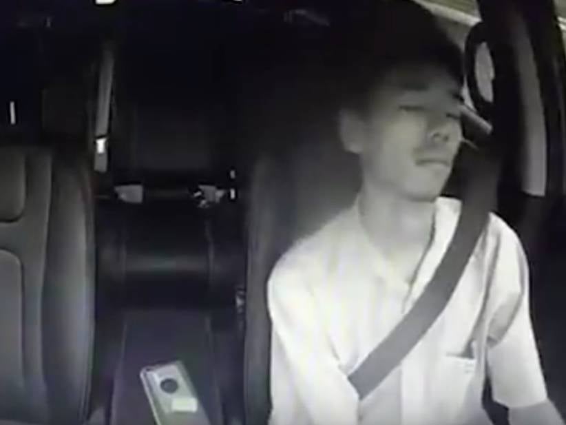 Dashcam Footage Shows a Chinese Taxi Driver Fall Asleep Behind The Wheel For a Full Minute