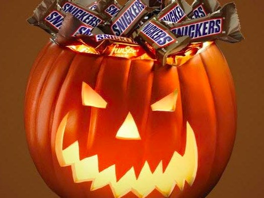 Snickers Is Offering 1 Million Free Candy Bars To America If The Government Agrees To Change The Date of Halloween